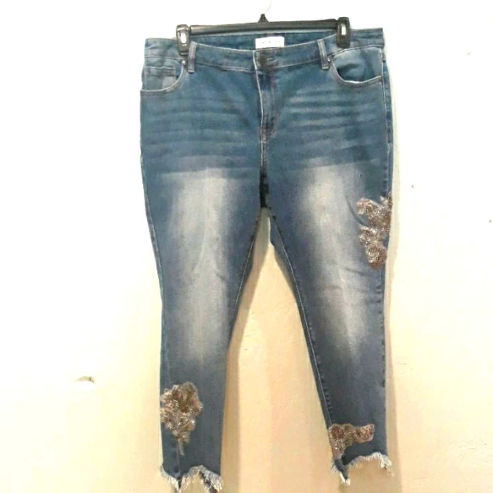 NEVER WORN!! Lane Bryant skinny jeans with lace and bead appliques